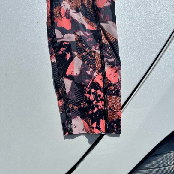 full length / 7/8 with raw hem lululemon leggings size 0 printed - Picture 2 of 5